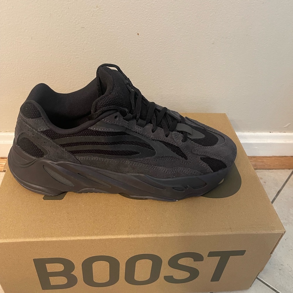 Yeezy boost 700 Vanta, size 7, Black